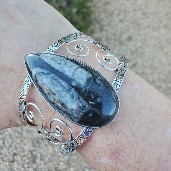 New Fossilized Orthoceras 925 Silver Cuff Bracelet. - Picture 15 of 16